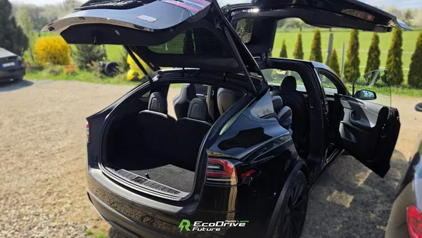 Tesla Model X Plaid 1020 koní, Tažné 2 250kg - foto 9