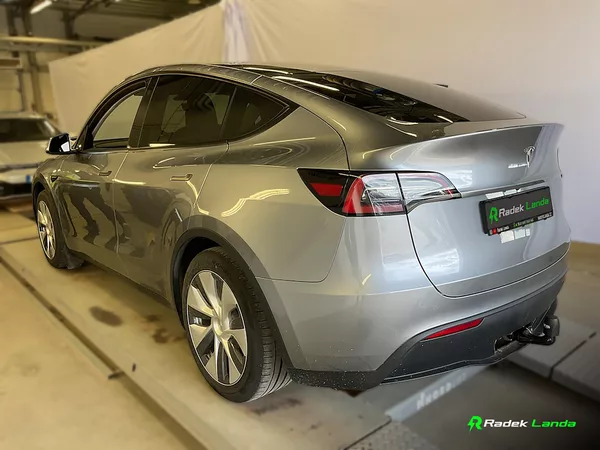 Tesla Model Y LFP Berlín, tažné, Quicksilver - foto 2