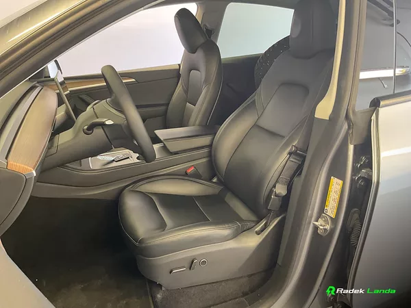 Tesla Model Y LFP Berlín, tažné, Quicksilver - foto 6