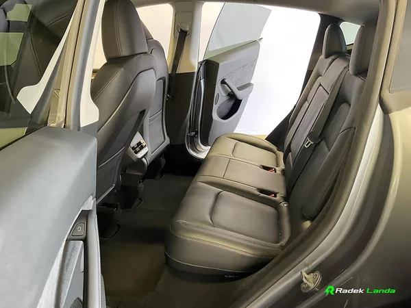 Tesla Model Y LFP Berlín, tažné, Quicksilver - foto 7