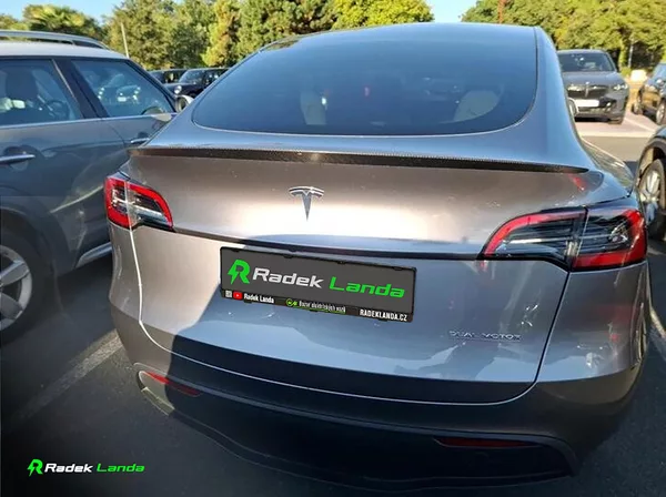 Tesla Model Y Quicksilver, Bílý interiér - foto 5