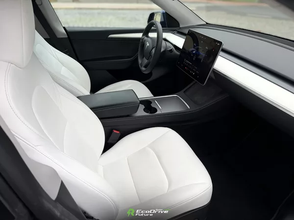 Tesla Model Y Standard Range RWD, LFP