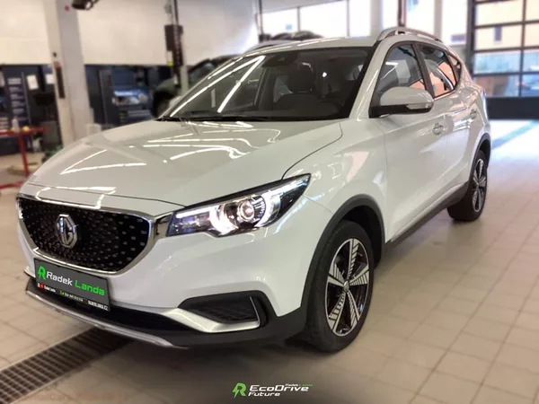 MG ZS 44,5 kWh, FWD (143 koní) - foto 4