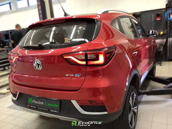 MG ZS 44,5 kWh, FWD (143 koní) - foto 5