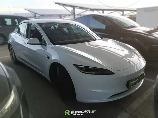 Tesla Model 3 LFP | HW4 | Tažné 1 000 kg - foto 2