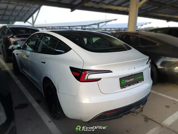 Tesla Model 3 LFP | HW4 | Tažné 1 000 kg - foto 3
