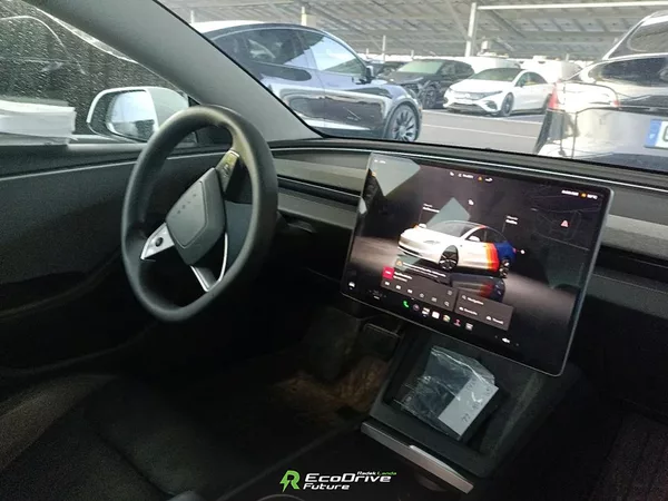 Tesla Model 3 LFP | HW4 | Tažné 1 000 kg - foto 7