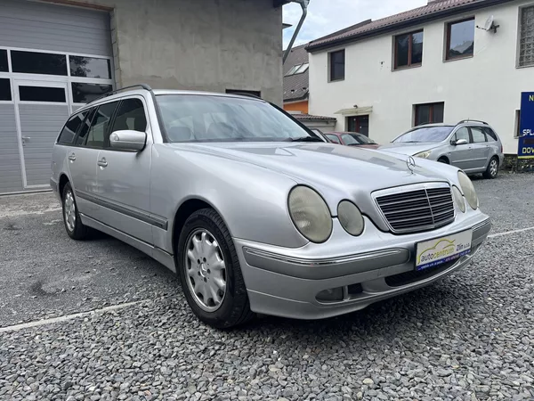 Mercedes-Benz Třídy E 270 CDi 125 Kw TAŽNÉ
