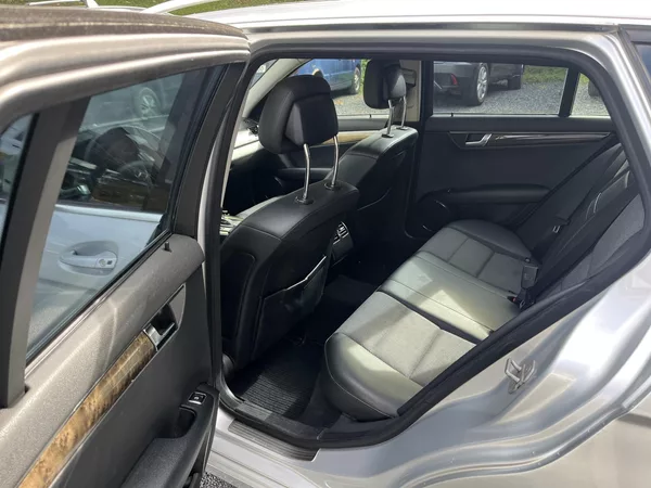 Mercedes-Benz Třídy C 320 CDi 165 Kw 4MATIC - foto 10