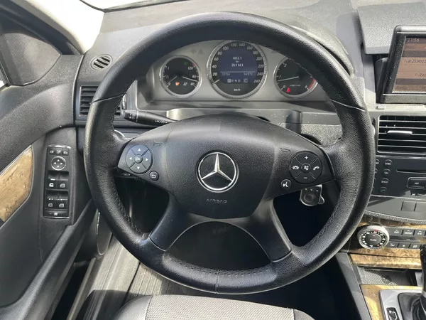 Mercedes-Benz Třídy C 320 CDi 165 Kw 4MATIC - foto 12