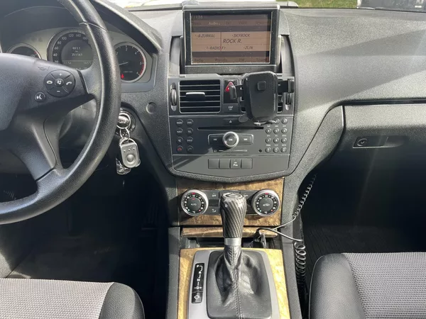 Mercedes-Benz Třídy C 320 CDi 165 Kw 4MATIC - foto 14