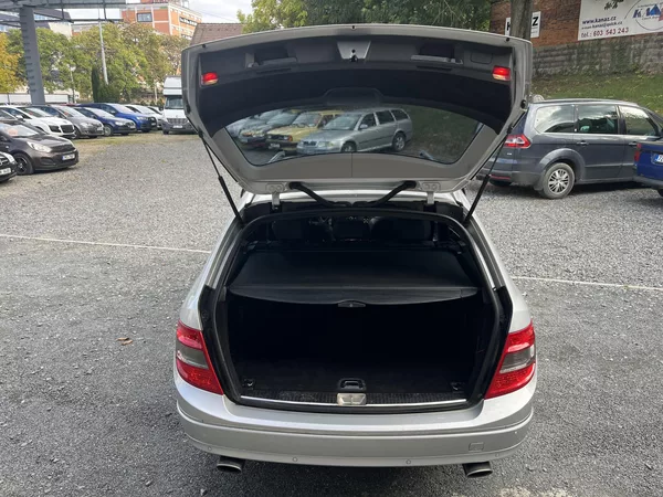 Mercedes-Benz Třídy C 320 CDi 165 Kw 4MATIC - foto 15