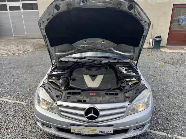 Mercedes-Benz Třídy C 320 CDi 165 Kw 4MATIC - foto 16
