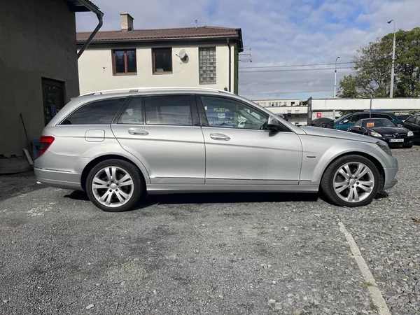 Mercedes-Benz Třídy C 320 CDi 165 Kw 4MATIC - foto 4