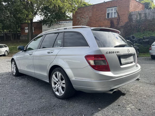 Mercedes-Benz Třídy C 320 CDi 165 Kw 4MATIC - foto 6