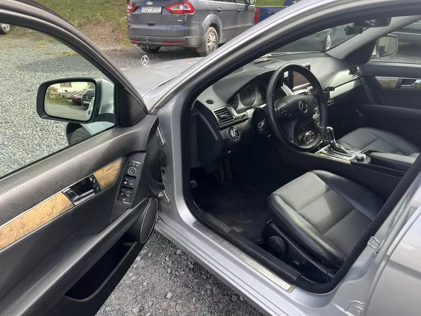 Mercedes-Benz Třídy C 320 CDi 165 Kw 4MATIC - foto 9