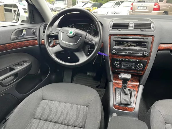 Škoda Octavia 1,4 TSi 90 Kw DSG ELEGANCE - foto 11