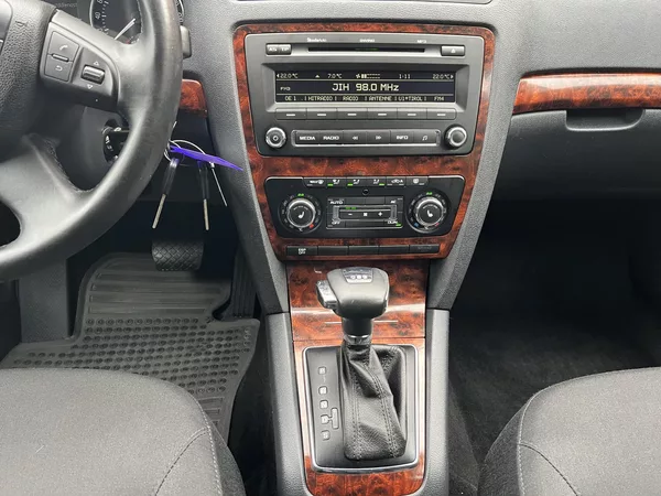 Škoda Octavia 1,4 TSi 90 Kw DSG ELEGANCE - foto 12