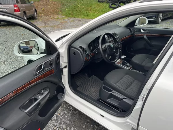 Škoda Octavia 1,4 TSi 90 Kw DSG ELEGANCE - foto 9