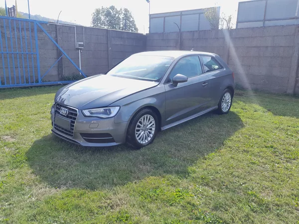 Audi A3 1,6 TDI serviska 2x klíč