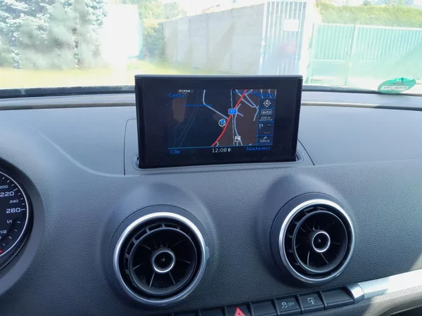 Audi A3 1,6 TDI serviska 2x klíč - foto 11