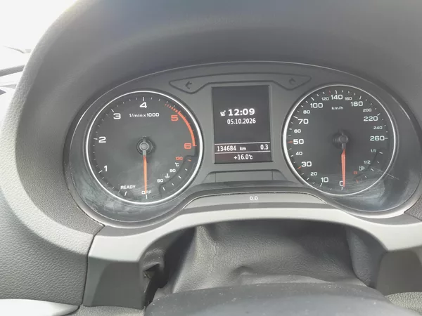 Audi A3 1,6 TDI serviska 2x klíč - foto 13