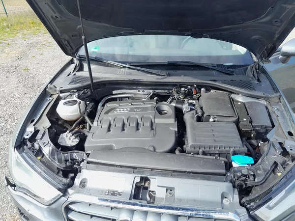Audi A3 1,6 TDI serviska 2x klíč - foto 15
