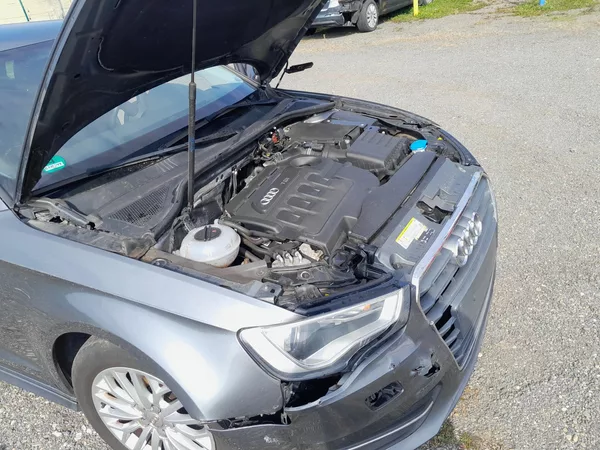 Audi A3 1,6 TDI serviska 2x klíč - foto 17