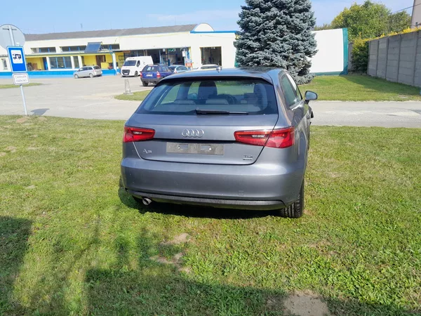 Audi A3 1,6 TDI serviska 2x klíč - foto 6