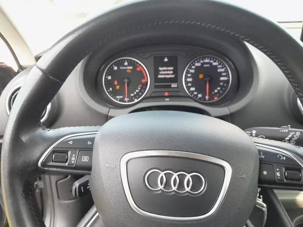 Audi A3 1,6 TDI serviska 2x klíč - foto 9