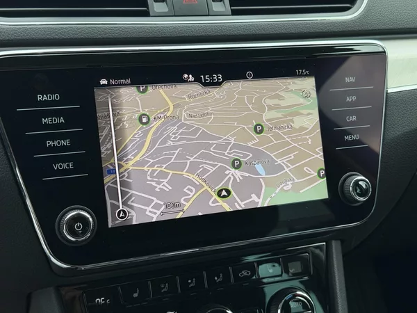 Škoda Superb 2.0 TDI 147kW Style Combi DSG - foto 11