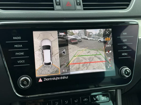 Škoda Superb 2.0 TDI 147kW Style Combi DSG - foto 12