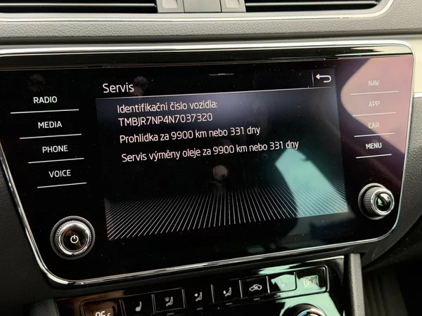 Škoda Superb 2.0 TDI 147kW Style Combi DSG - foto 13