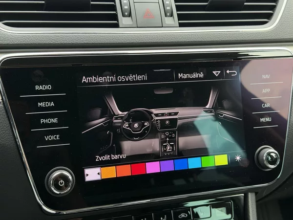 Škoda Superb 2.0 TDI 147kW Style Combi DSG - foto 14