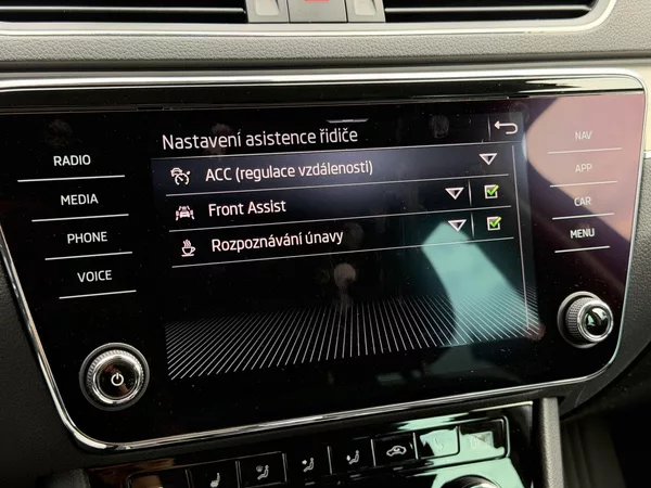 Škoda Superb 2.0 TDI 147kW Style Combi DSG - foto 15