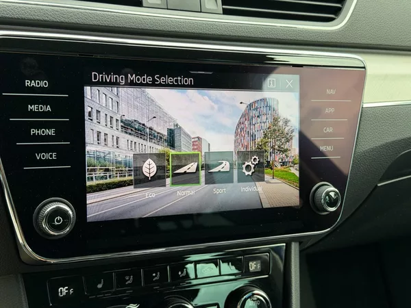 Škoda Superb 2.0 TDI 147kW Style Combi DSG - foto 16