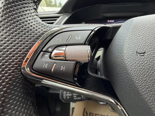 Škoda Superb 2.0 TDI 147kW Style Combi DSG - foto 25