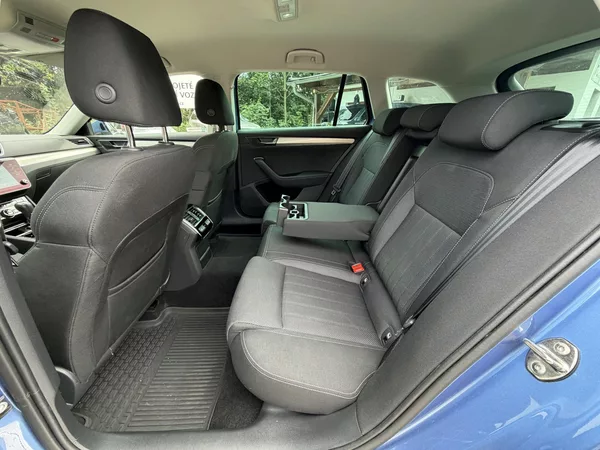 Škoda Superb 2.0 TDI 147kW Style Combi DSG - foto 30