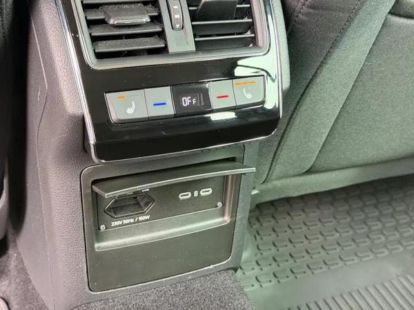 Škoda Superb 2.0 TDI 147kW Style Combi DSG - foto 31