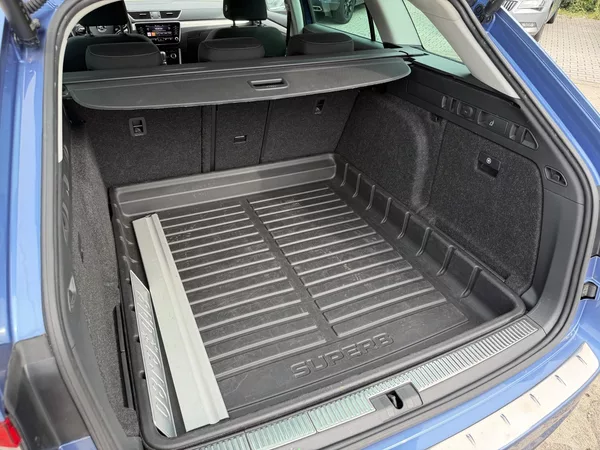 Škoda Superb 2.0 TDI 147kW Style Combi DSG - foto 32
