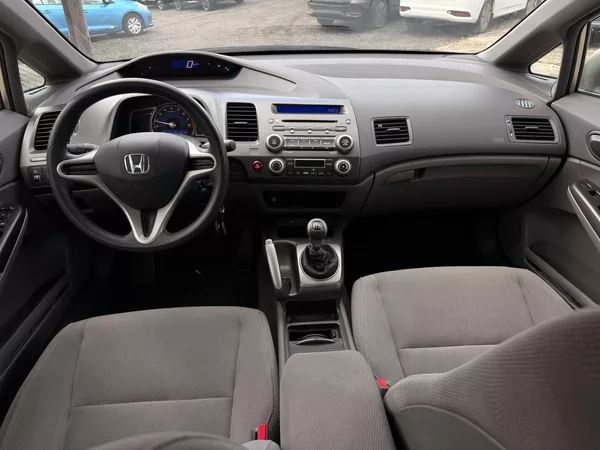 Honda Civic 8. gen 1.8 LS - foto 10