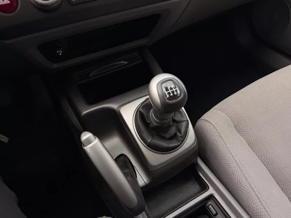 Honda Civic 8. gen 1.8 LS - foto 16