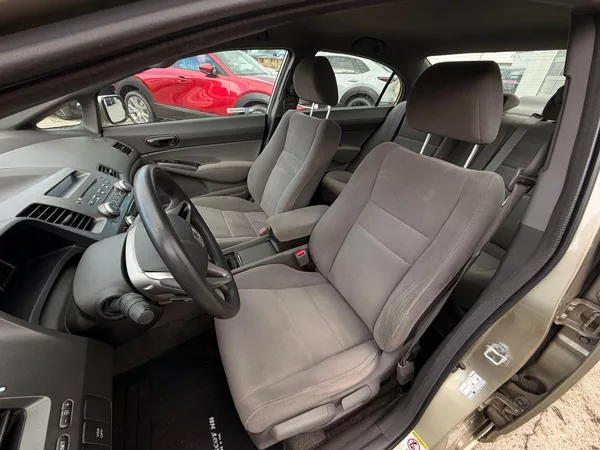 Honda Civic 8. gen 1.8 LS - foto 18