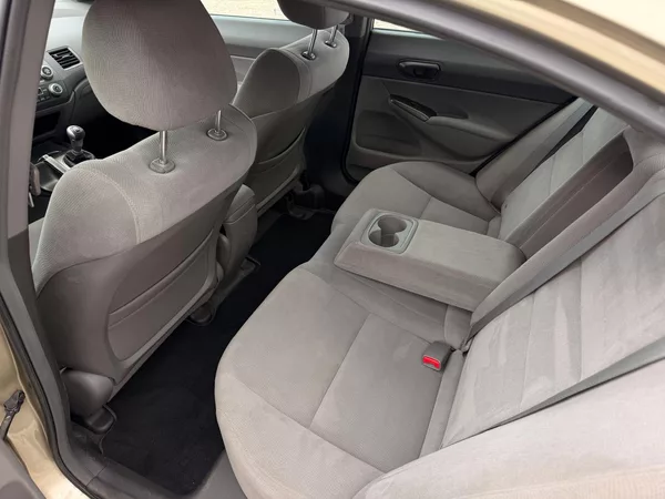 Honda Civic 8. gen 1.8 LS - foto 21