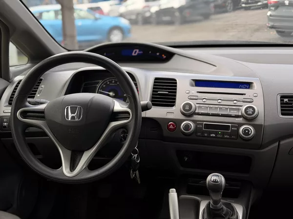Honda Civic 8. gen 1.8 LS - foto 9