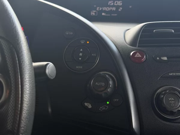 Honda Civic 1.4 Comfort - foto 15