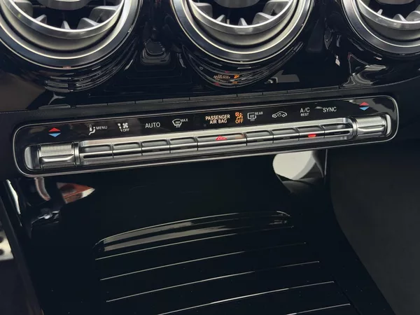 Mercedes-Benz CLA 220d Shooting Brake AMG - foto 19