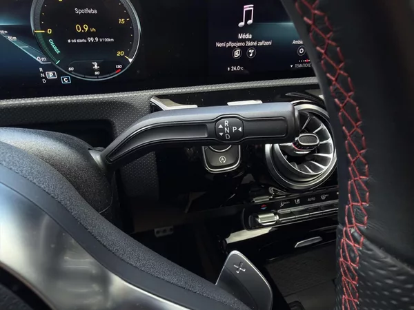 Mercedes-Benz CLA 220d Shooting Brake AMG - foto 23