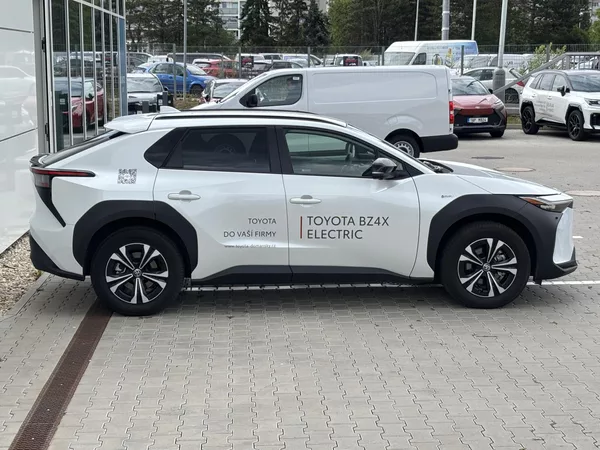 Toyota bZ4X Prestige 64k KWh 4x4 217k - foto 13