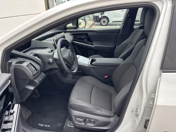 Toyota bZ4X Prestige 64k KWh 4x4 217k - foto 7